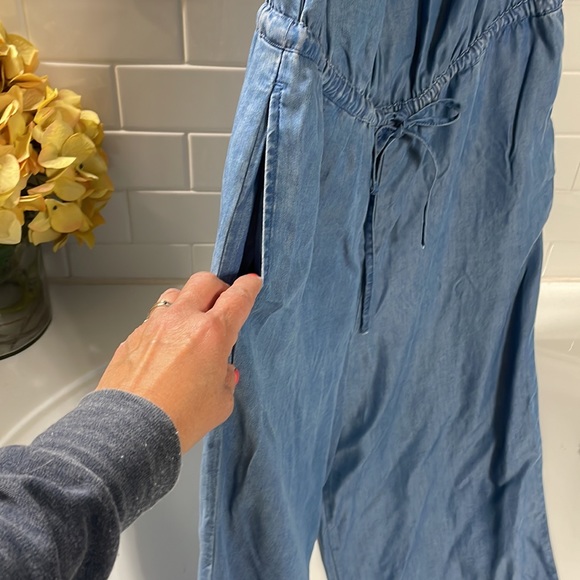 LOFT wide leg cropped chambray blue jumpsuit . NEW without tags . Size Large - Picture 4 of 8